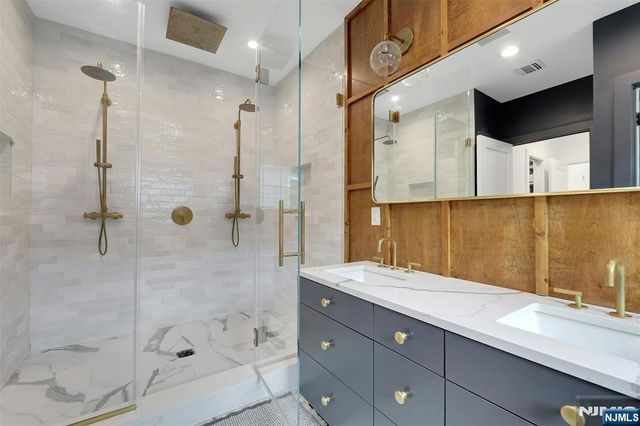 58 Spring Avenue, Bergenfield, NJ 07621