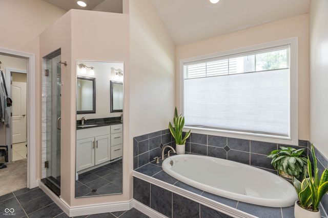 5560 Treeline Drive, Columbus, IN 47201