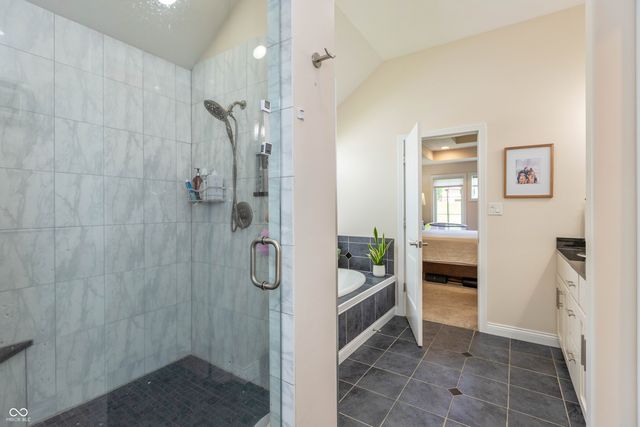 5560 Treeline Drive, Columbus, IN 47201
