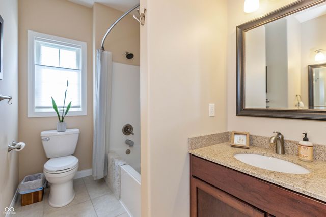 5560 Treeline Drive, Columbus, IN 47201