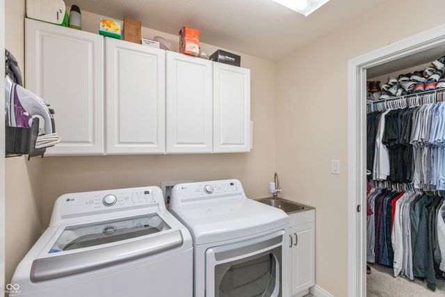 5560 Treeline Drive, Columbus, IN 47201
