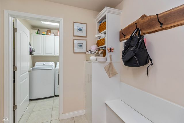 5560 Treeline Drive, Columbus, IN 47201