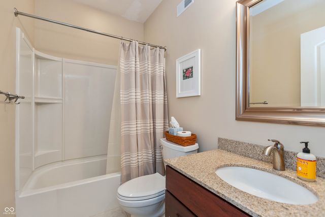 5560 Treeline Drive, Columbus, IN 47201