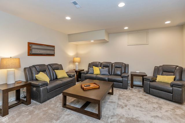 5560 Treeline Drive, Columbus, IN 47201