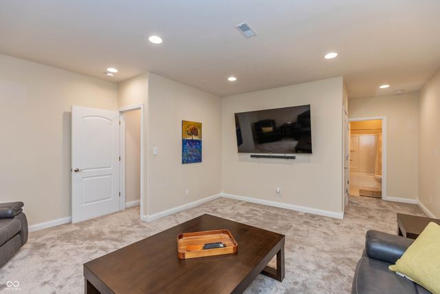 5560 Treeline Drive, Columbus, IN 47201