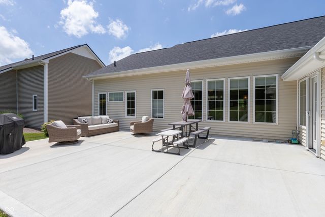 5560 Treeline Drive, Columbus, IN 47201