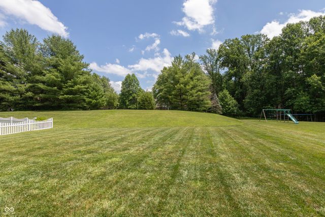 5560 Treeline Drive, Columbus, IN 47201