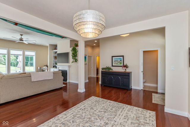 5560 Treeline Drive, Columbus, IN 47201