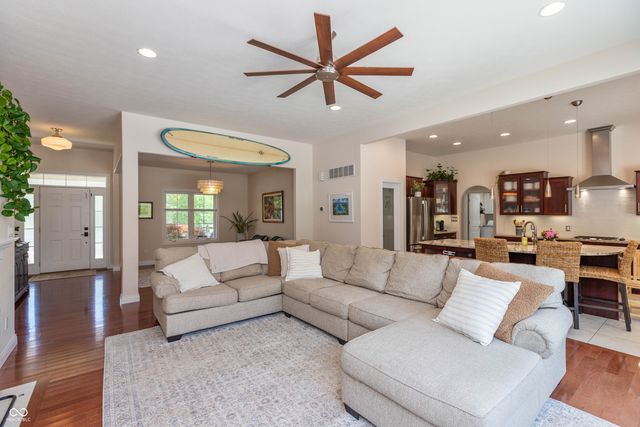 5560 Treeline Drive, Columbus, IN 47201