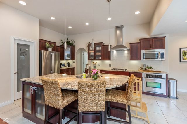 5560 Treeline Drive, Columbus, IN 47201