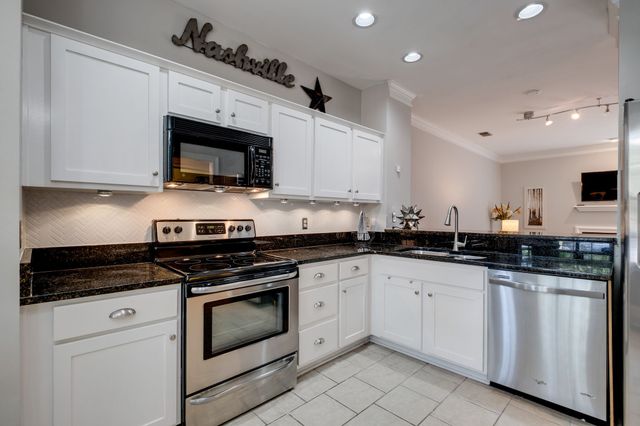 3110 W End Cir Apt 2, Nashville, TN 37203