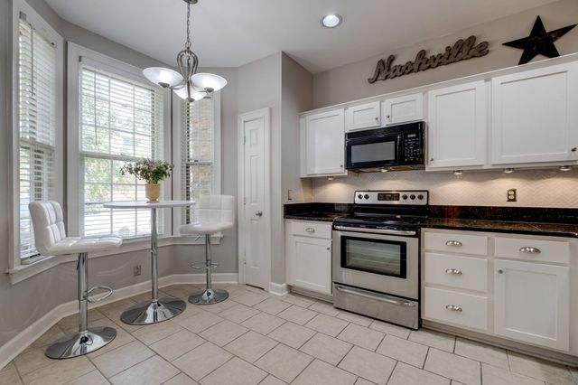 3110 W End Cir Apt 2, Nashville, TN 37203