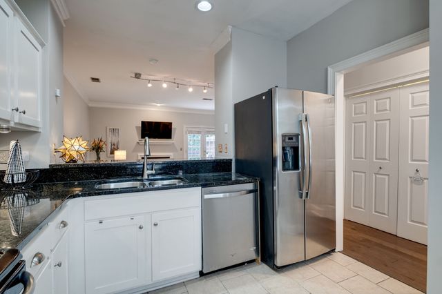 3110 W End Cir Apt 2, Nashville, TN 37203