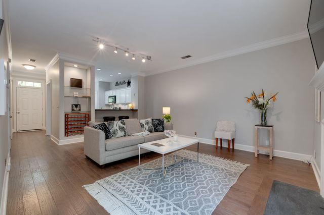 3110 W End Cir Apt 2, Nashville, TN 37203