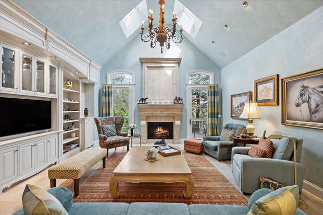 64 Forest Gate Circle, Oak Brook, IL 60523