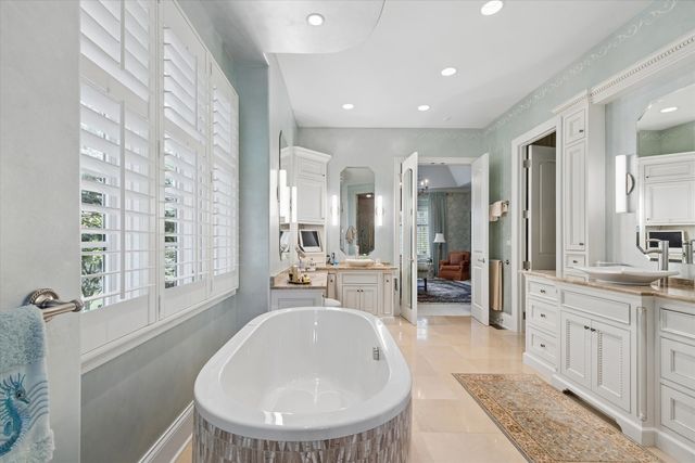 64 Forest Gate Circle, Oak Brook, IL 60523