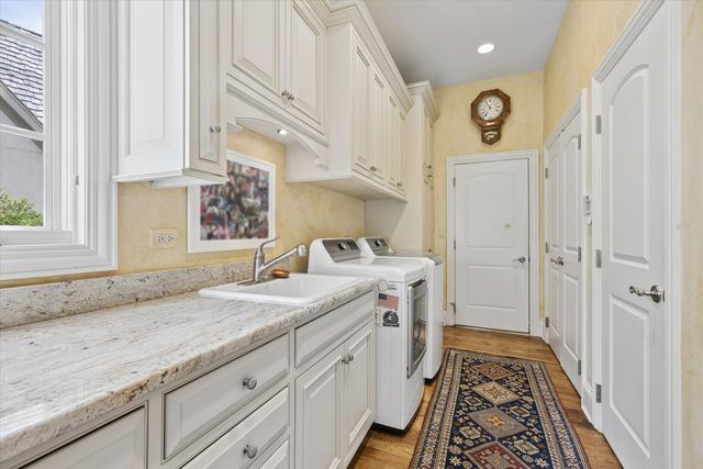 64 Forest Gate Circle, Oak Brook, IL 60523