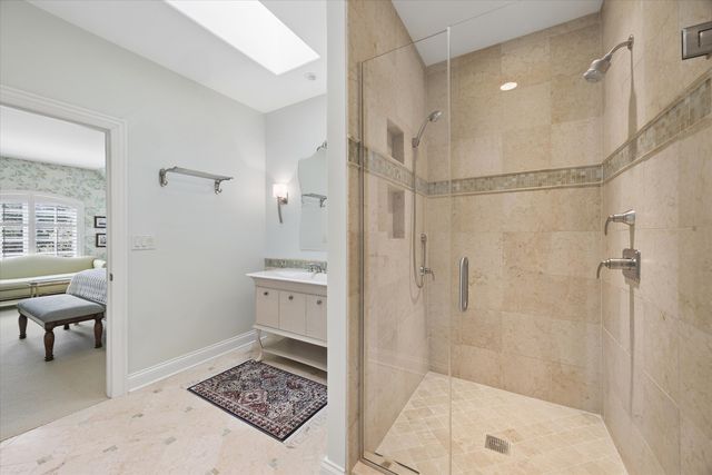 64 Forest Gate Circle, Oak Brook, IL 60523