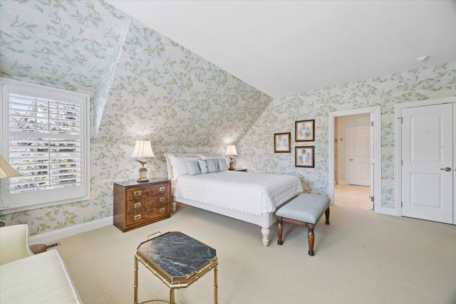 64 Forest Gate Circle, Oak Brook, IL 60523