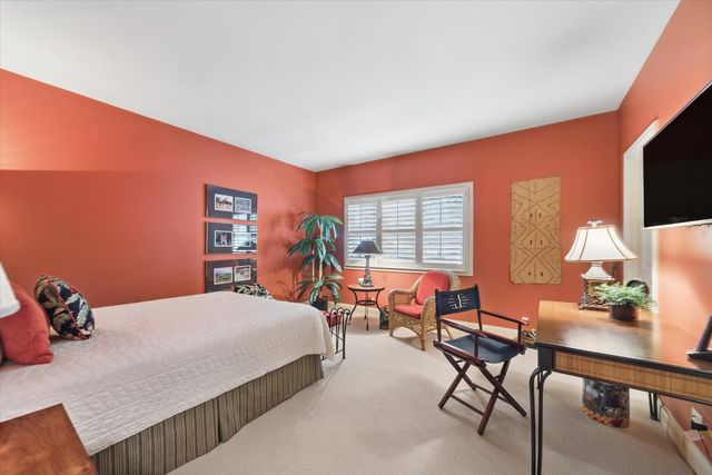 64 Forest Gate Circle, Oak Brook, IL 60523