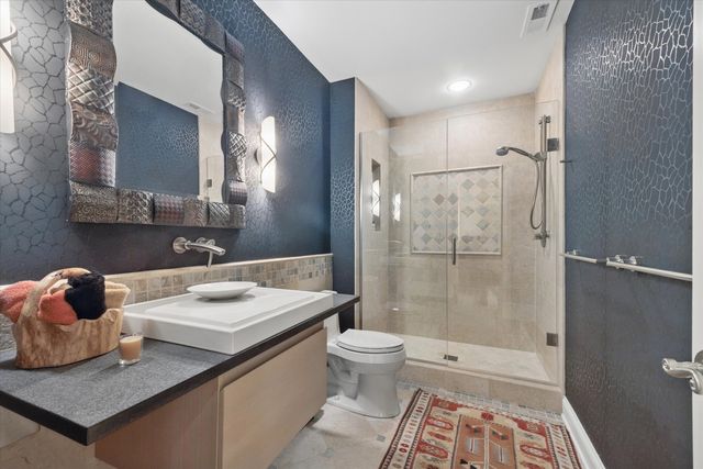 64 Forest Gate Circle, Oak Brook, IL 60523