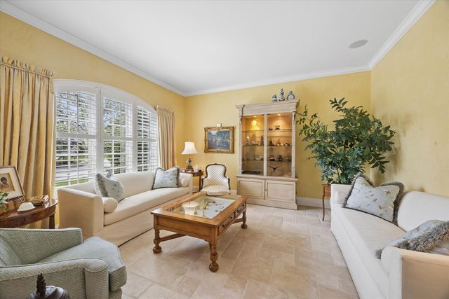 64 Forest Gate Circle, Oak Brook, IL 60523