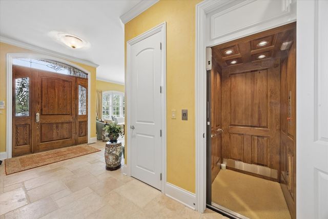 64 Forest Gate Circle, Oak Brook, IL 60523