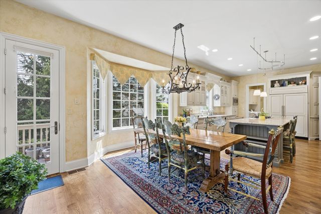 64 Forest Gate Circle, Oak Brook, IL 60523