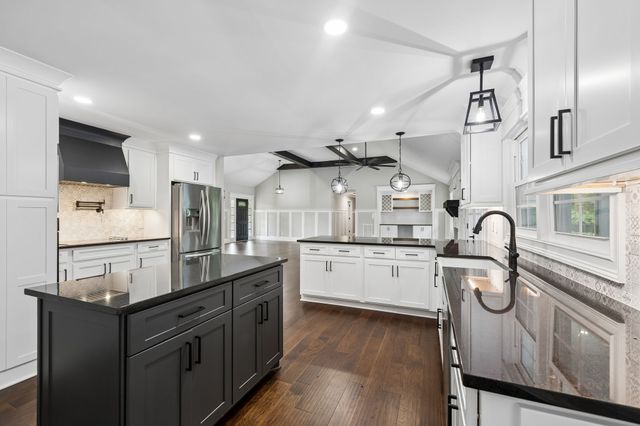 2965 N Thompson Ln, Murfreesboro, TN 37129