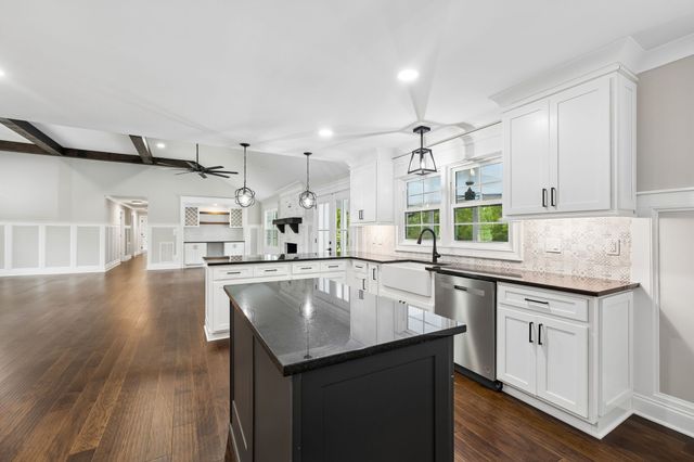 2965 N Thompson Ln, Murfreesboro, TN 37129