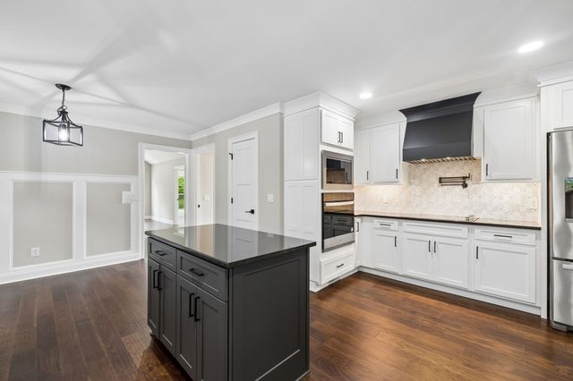 2965 N Thompson Ln, Murfreesboro, TN 37129