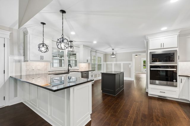 2965 N Thompson Ln, Murfreesboro, TN 37129