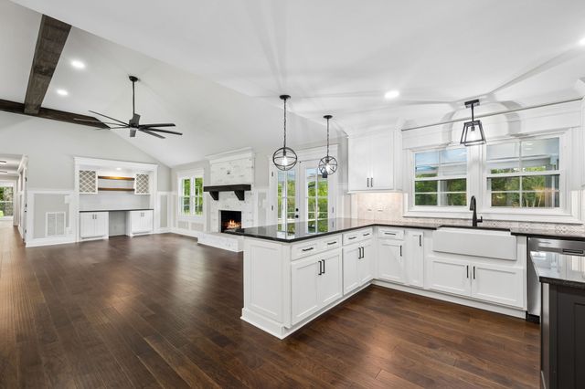 2965 N Thompson Ln, Murfreesboro, TN 37129