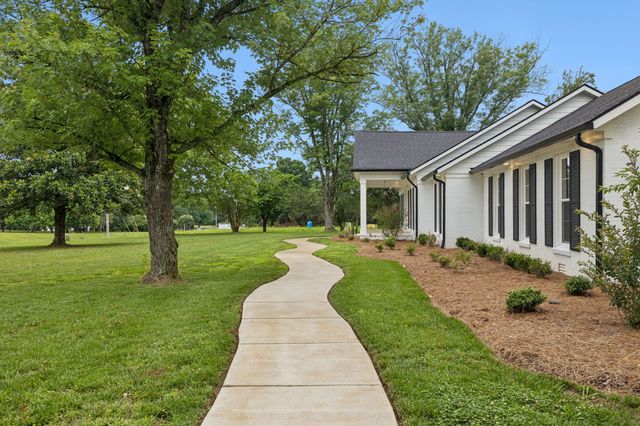 2965 N Thompson Ln, Murfreesboro, TN 37129