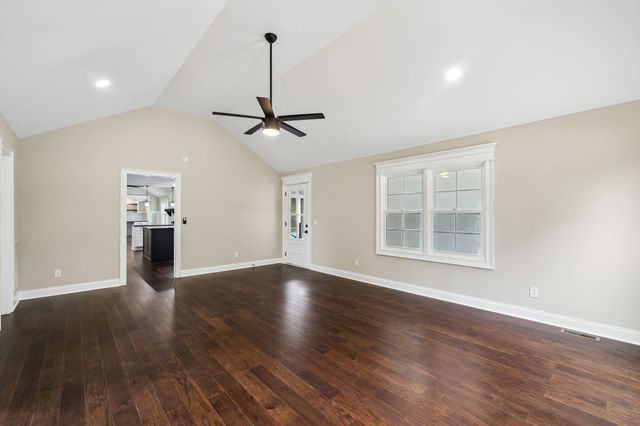 2965 N Thompson Ln, Murfreesboro, TN 37129