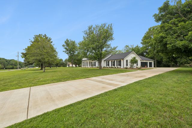 2965 N Thompson Ln, Murfreesboro, TN 37129