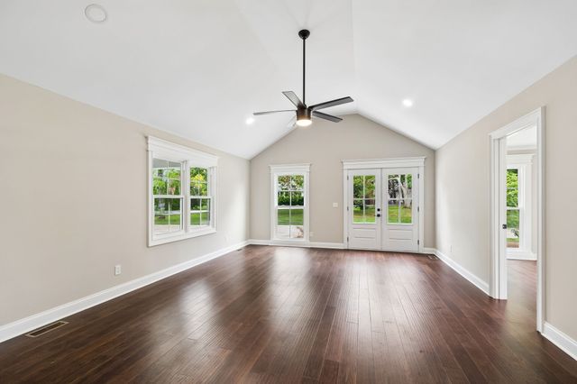2965 N Thompson Ln, Murfreesboro, TN 37129