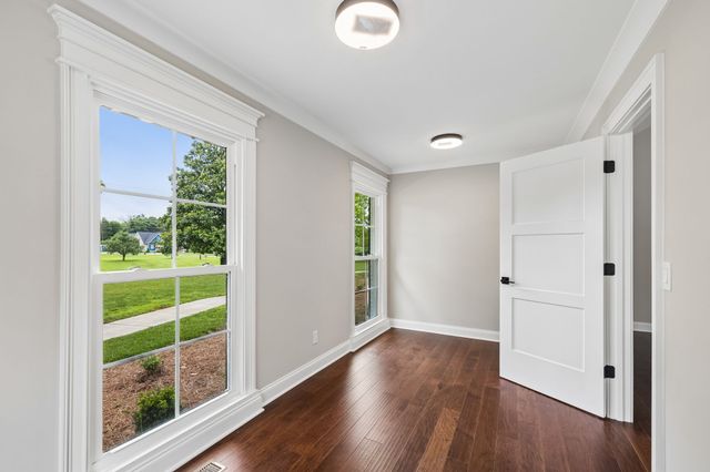 2965 N Thompson Ln, Murfreesboro, TN 37129