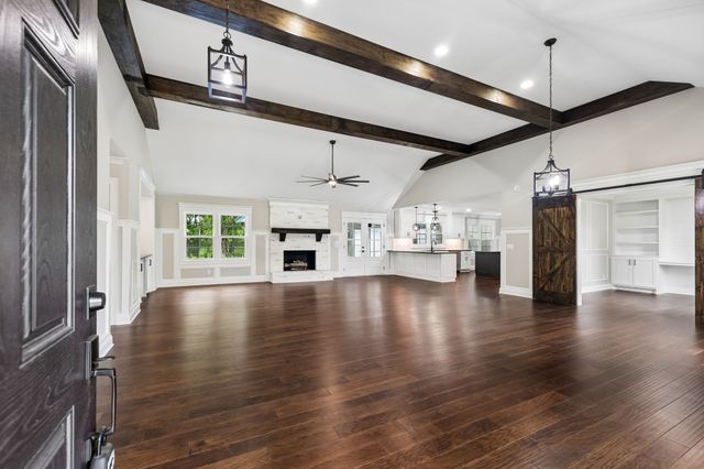 2965 N Thompson Ln, Murfreesboro, TN 37129