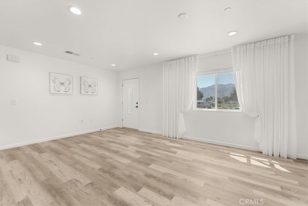 Image 8 of property listing at 16700 Joy Street, Lake Elsinore, CA 92530