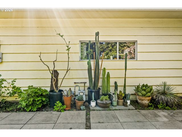 13334 Se CLAY St, Portland, OR 97233