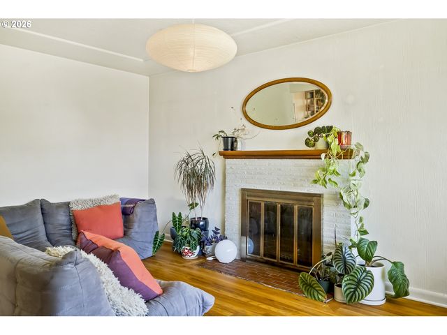 13334 Se CLAY St, Portland, OR 97233