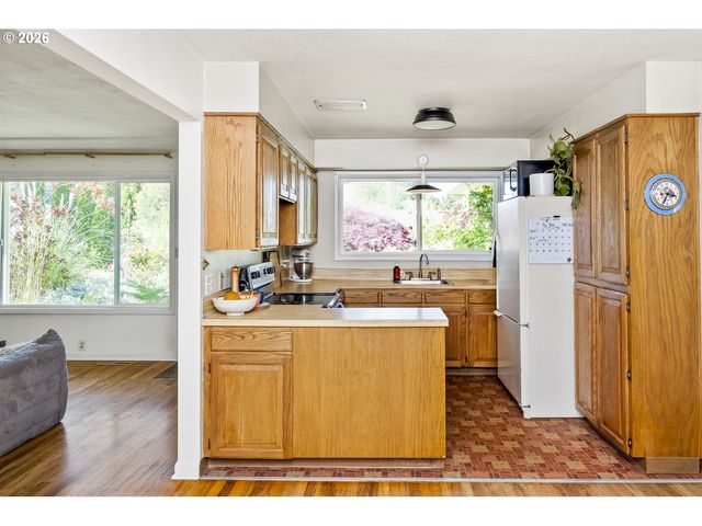 13334 Se CLAY St, Portland, OR 97233