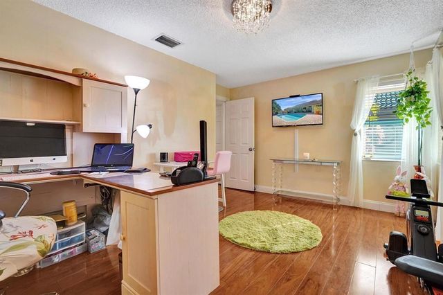 9924 NW 3rd Place, Coral Springs, FL 33071