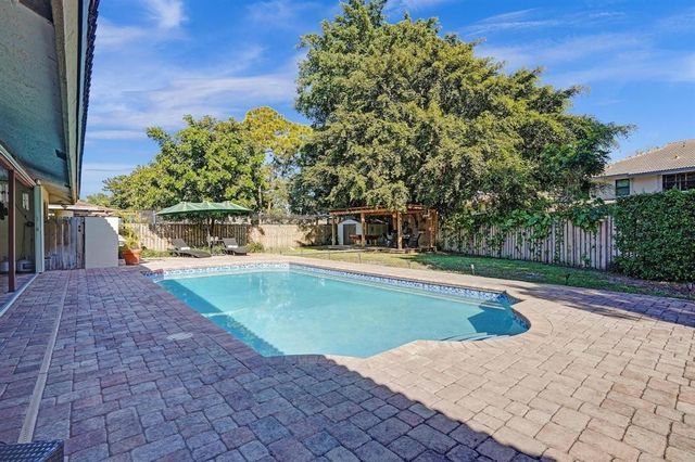 9924 NW 3rd Place, Coral Springs, FL 33071