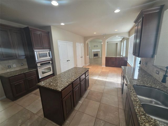 2520 Garnetfield Lane, Friendswood, TX 77546