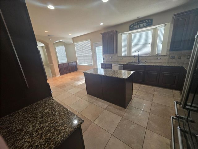 2520 Garnetfield Lane, Friendswood, TX 77546