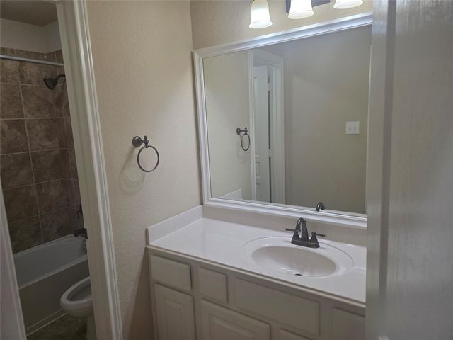 2520 Garnetfield Lane, Friendswood, TX 77546