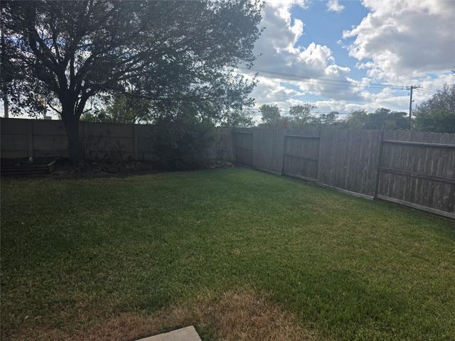 2520 Garnetfield Lane, Friendswood, TX 77546