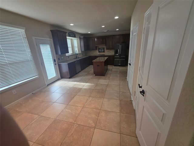 2520 Garnetfield Lane, Friendswood, TX 77546
